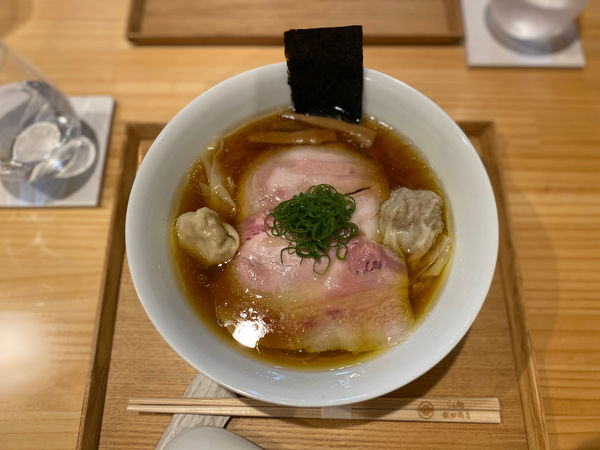 「わんたん入りしょうゆらぁ麺」@飯田商店 湯河原本店の写真