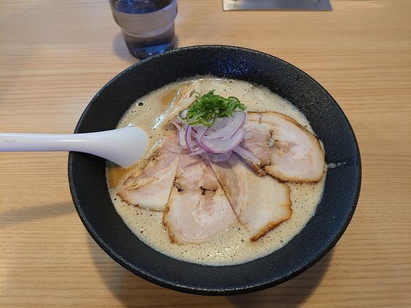 「鶏白湯醤油+チャーシュー」@麺家 八丸の写真