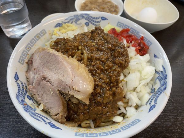 「スパイシーカレー油そば」@ラーメンどでん 大宮店の写真