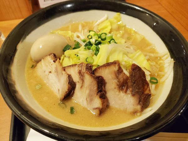 「麦味噌ら～めん８８０円＋煮卵１００円」@由丸 九段下店の写真