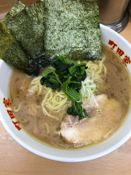「ラーメン（中盛）」@横浜ラーメン 町田家 新宿南口店の写真