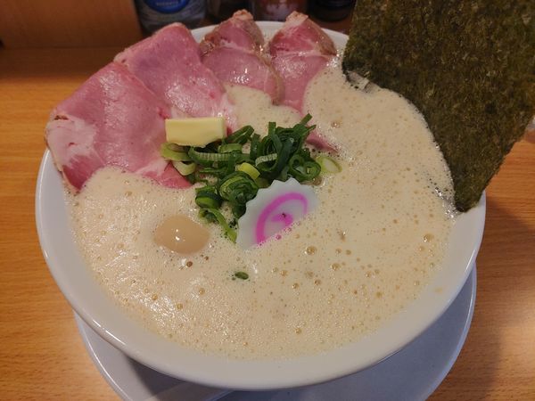 「Miso鶏そば全のせ　バター」@鶏そば 啜るの写真