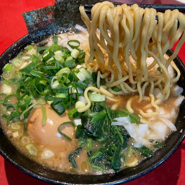 「ラーメン＋青葱＋玉葱＋味玉」@厚木家の写真
