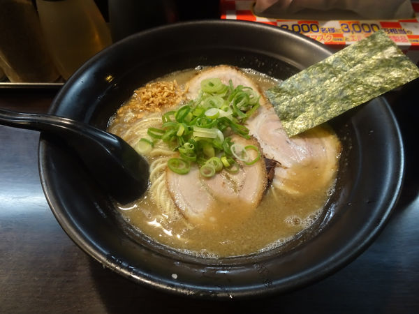 「ラーメン 800円 替玉50円」@ラーメンくれはの写真