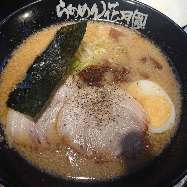 「嵐げんこつラーメン(醤油)720円、餃子セット300円」@らあめん花月嵐 笹塚店の写真