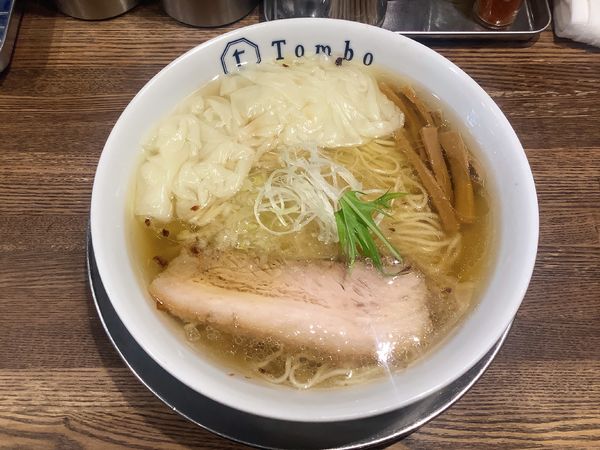 「汐の旨味ソバ+皮ワンタン+炙りチャーシュー飯」@Tomboの写真