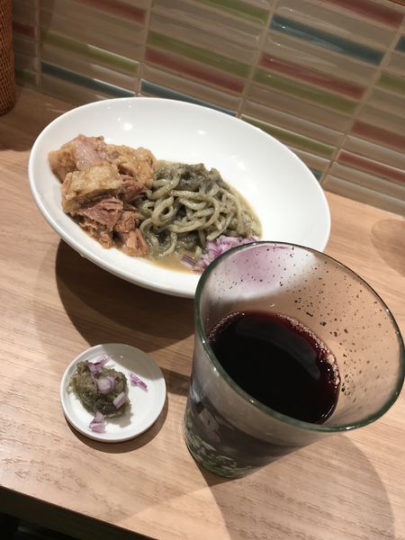 「肉にぼにぼちーの ¥1000 & グラスワイン ¥400」@煮干し Noodles Nibo Nibo Cinoの写真