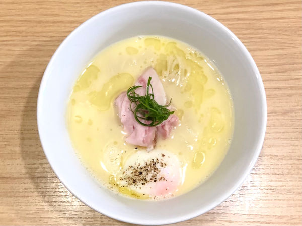 「★白トリュフオイル香る鶏白湯麺🍜¥1,100」@らーめんMAIKAGURAの写真