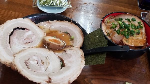 「とんこつチャーシュー麺&チャーシュー丼」@ラーメン 秀華の写真