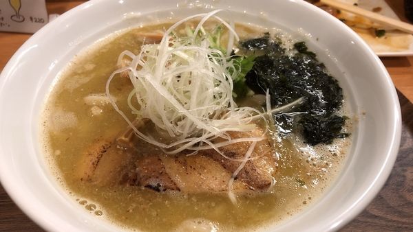 「塩ラーメン」@家族のらーめん食堂 はないち 春日町店の写真