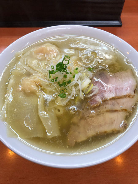 「エビワンタンメン」@日陰の写真