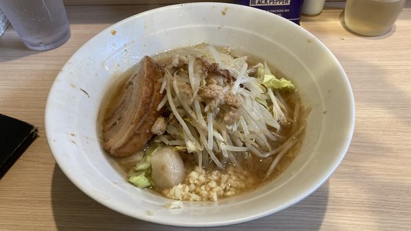 「ラーメン（全マシ）」@麺屋 味方の写真