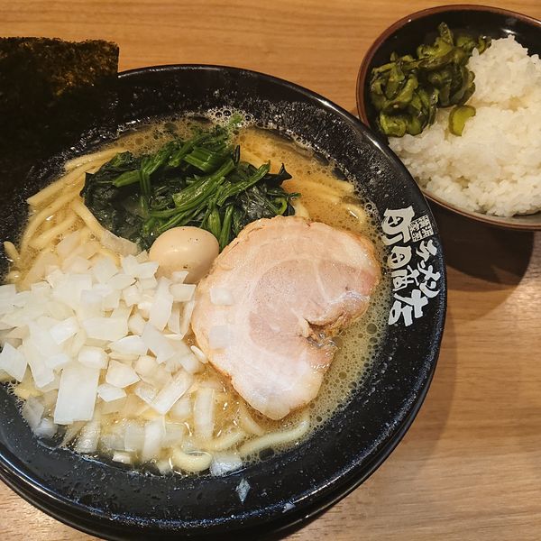 「塩ラーメン720円(硬め)、小ライス100円」@町田商店 本店の写真