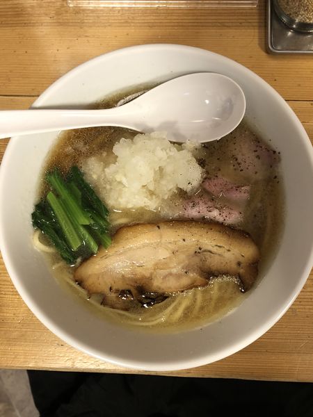 「背脂煮干しラーメン+薬味多めトッピング（タマネギ）」@らぁめん二代目 OKAWARIの写真