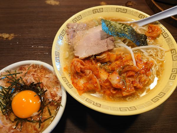 「キムチ麺（細麺）900円＋ニャン玉ごはん300円」@江川亭 新座店の写真