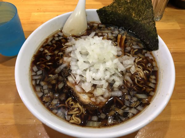 「竹岡式ラーメン(乾麺) 中盛り 玉ねぎトッピング　830円」@ラーメンラブルの写真