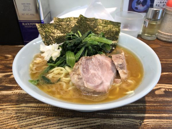 「ラーメン」@横浜家系豚骨醤油極太麺 侍 本店の写真