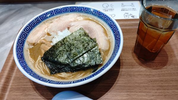 「煮干醤油そば+特製トッピング 1050円」@白楽 栗山製麺 三井アウトレットパーク 横浜ベイサイド店の写真