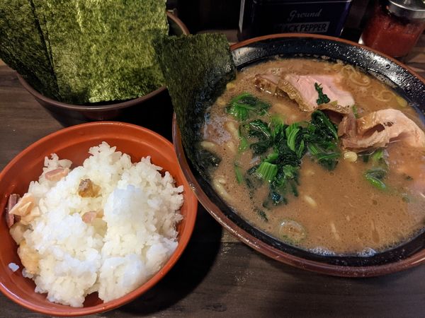 「ラーメン800円のりライス240円」@神田ラーメン わいず 神田本店の写真