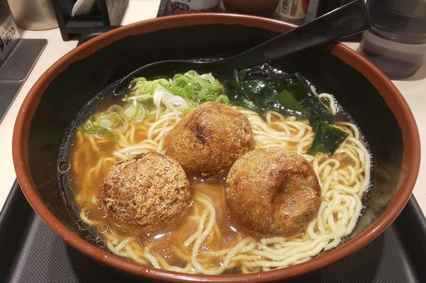 「タコヤキラーメン」@名代 富士そば 飯田橋駅前店の写真