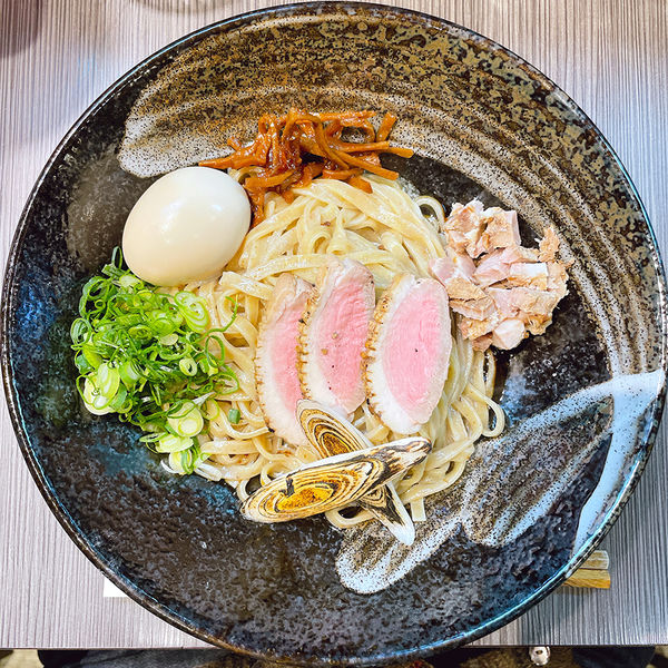 「鴨油とエシレバターの油そば＋味玉」@柳麺 呉田-goden-の写真