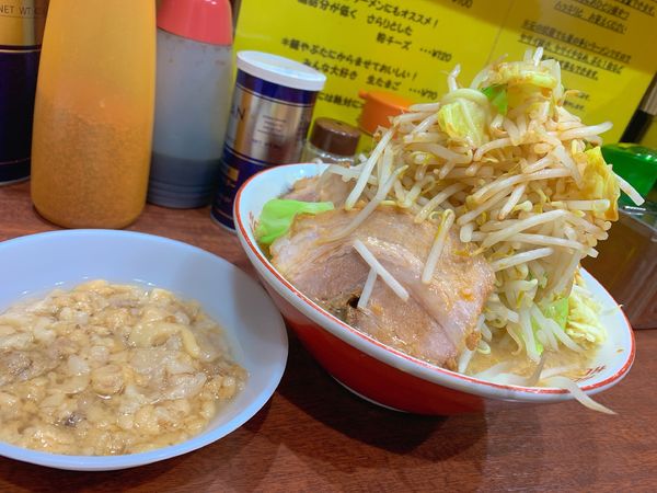 「麺少なめぶたトッピング」@ラーメン 豚んちの写真