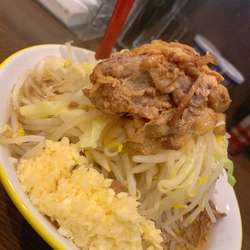 ラーメン並麺半分野菜背脂にんにくマシマシ