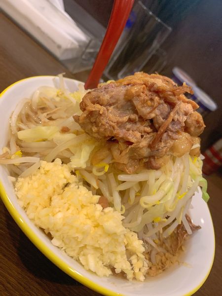 「ラーメン並麺半分野菜背脂にんにくマシマシ」@ラーメン イエロー 御徒町店の写真