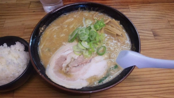 「背脂こってりラーメン」@こってりらーめん なりたけ 本八幡店の写真