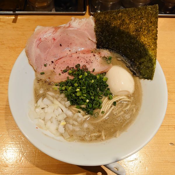 「泥煮干中華そば バカニボ ＋半熟煮玉子」@麺屋 まほろ芭の写真