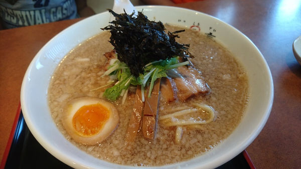 「背脂しょうゆらーめん」@らぁ麺や 一晃亭の写真