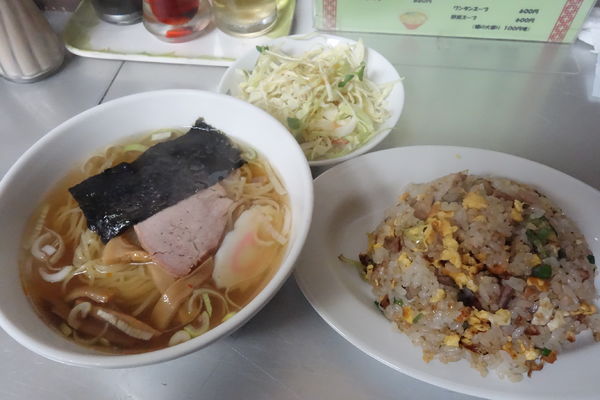 「半ラーメン・半チャーハン セット」@駅前 泰陽楼の写真