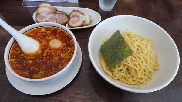 「特製辛つけめん（1,100円）＋煮たまご（100円）」@弘前軒の写真