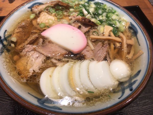 「中華そば850円＋茹で卵スライス100円」@大宮 生田庵の写真