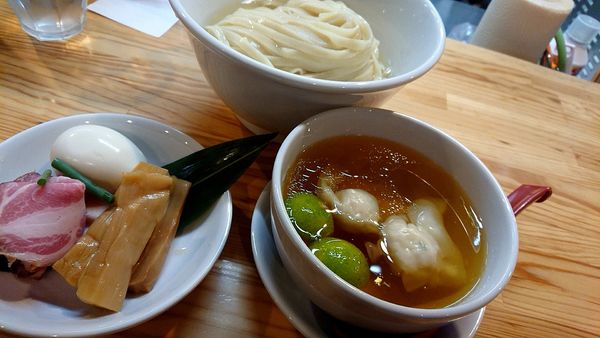 「濃厚清湯 白醤油つけ麺(1000円税込)」@自家製麺 くろ松の写真