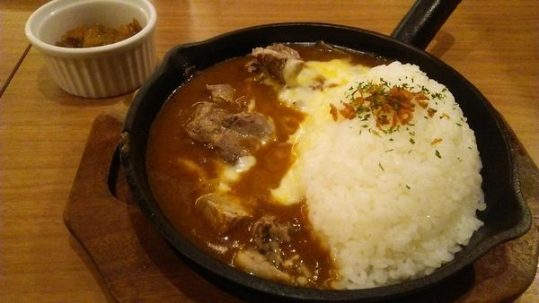 「イギリスカレー（ビーフ） 980円＋チーズ 150円（税抜）」@洋食バル 函館五島軒 ルミネ大宮店の写真