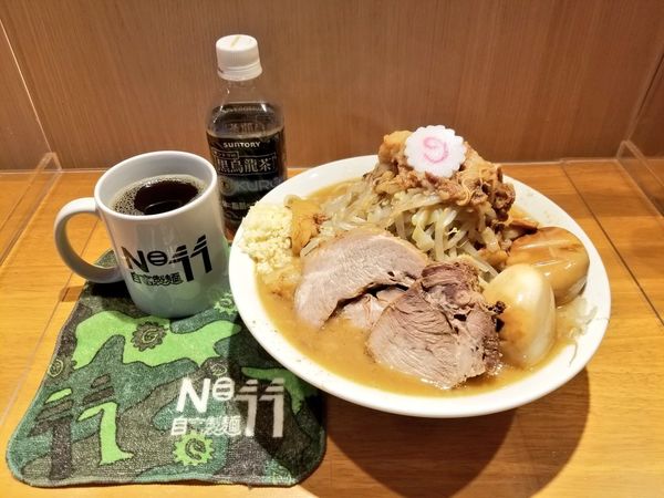 「ラーメン小・燻製味玉・黒烏龍茶」@麺屋 神工の写真