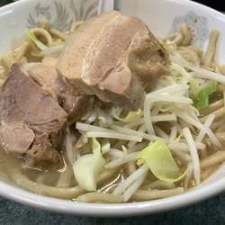 ラーメン800ヤサイ少なめ
