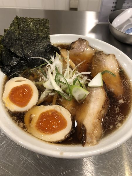 「全部入り正油ラーメン890円」@三陽楼の写真