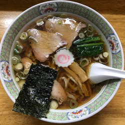 手打中華　650円