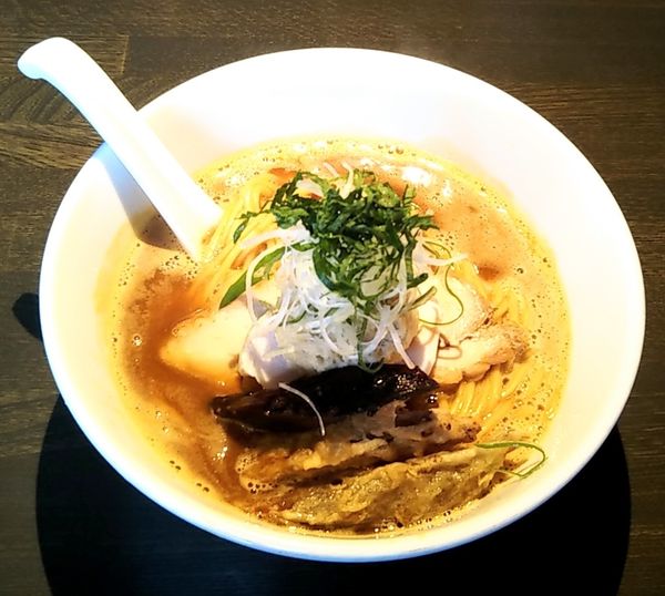 「帆立白湯醤油大盛」@雨は、やさしく No.2の写真