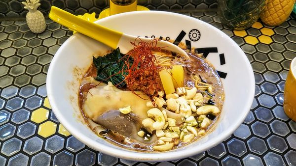 「カカカカカカオ＋チョコワンタン(限定)」@パイナップルラーメン屋さん パパパパパインの写真