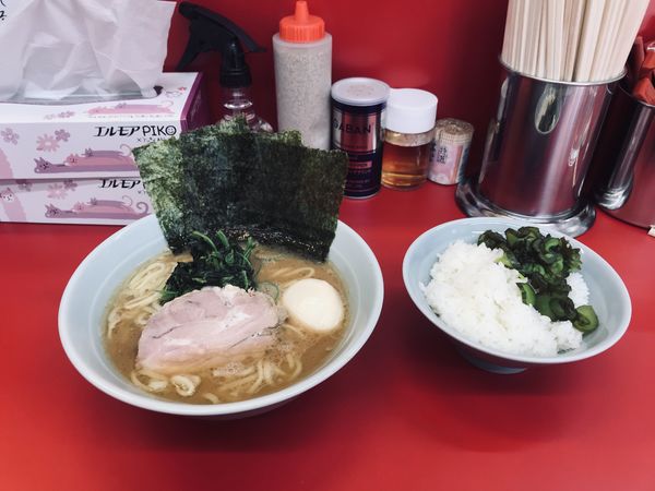 「ラーメン並＋味玉サービス　650円」@横浜ラーメン 武蔵家 大宮店の写真