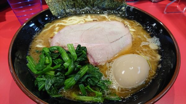 「ラーメン（中）＋味玉」@横浜ラーメン 真砂家の写真