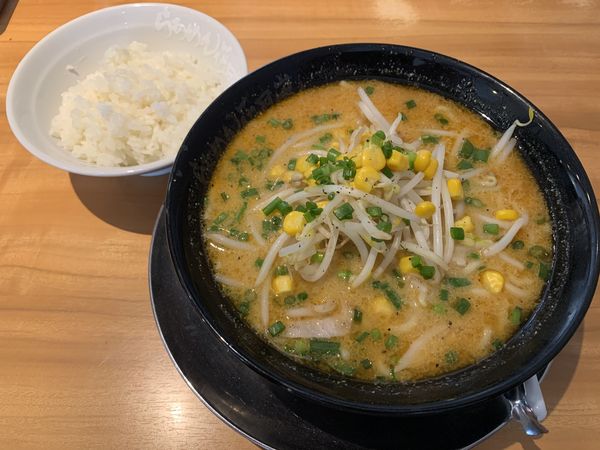 「黄金の味噌ラーメン770円+無料ライス」@らあめん花月嵐 新都心店の写真