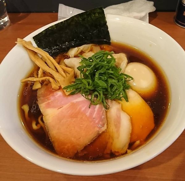 「特製醤油ラーメン」@自家製手もみ麺 鈴ノ木の写真