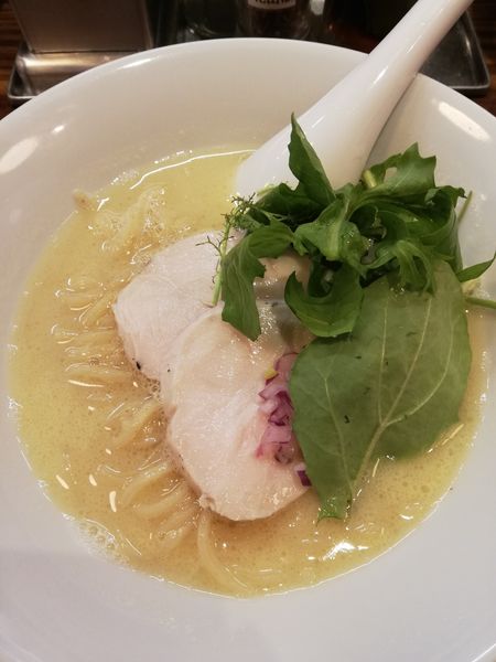「鶏骨塩白湯らぁ麺」@下北澤 Ramen KUWAJIMA.の写真