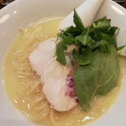 鶏骨塩白湯らぁ麺