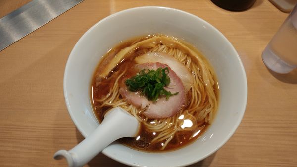 「醤油らぁ麺」@らぁ麺 はやし田 横浜店の写真