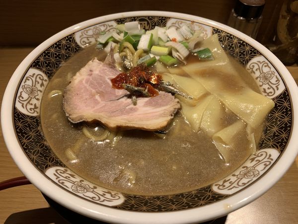 「ラーメン(中盛り) 870円」@すごい煮干ラーメン凪 西新宿7丁目店の写真